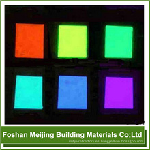 mosaico de vidrio popular resplandor en el polvo fluorescente oscuro